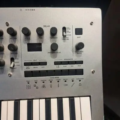 Korg - MINILOGUE 2